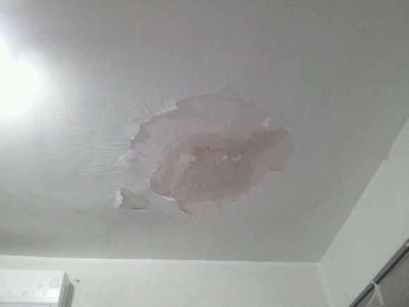 楼上干的楼下漏水的原因及解决办法？