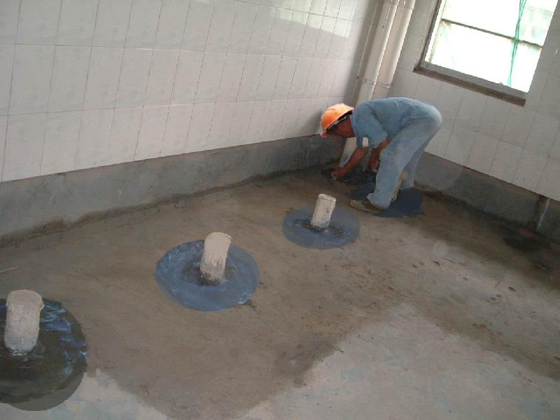 卫生间往楼下漏水怎么解决？