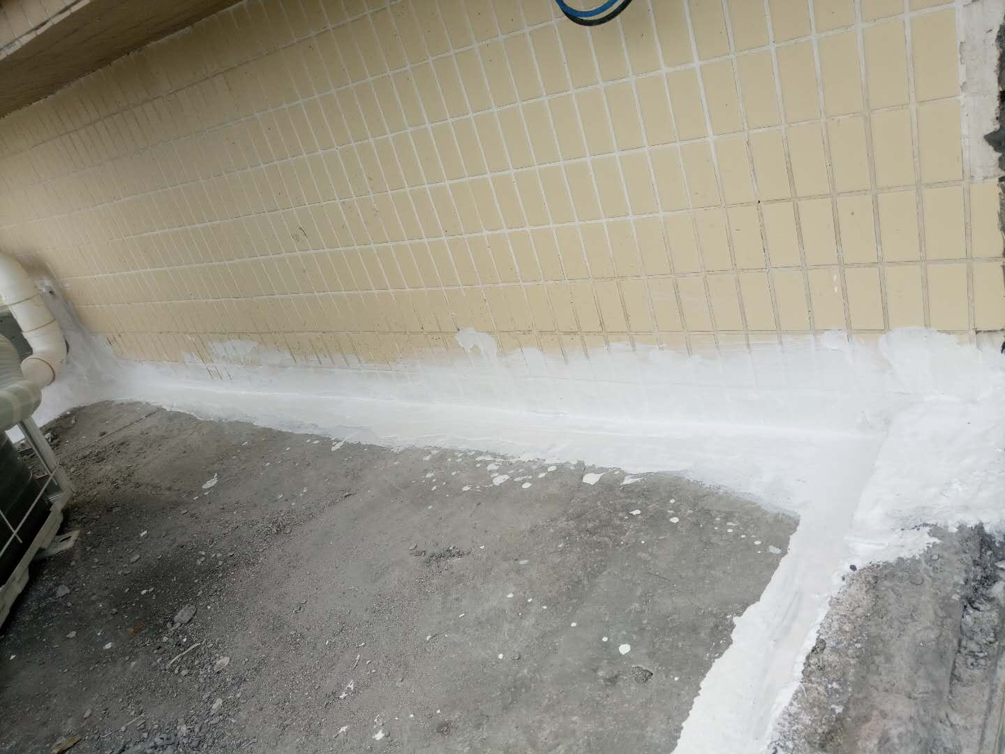 卫生间漏水不砸砖怎么做防水